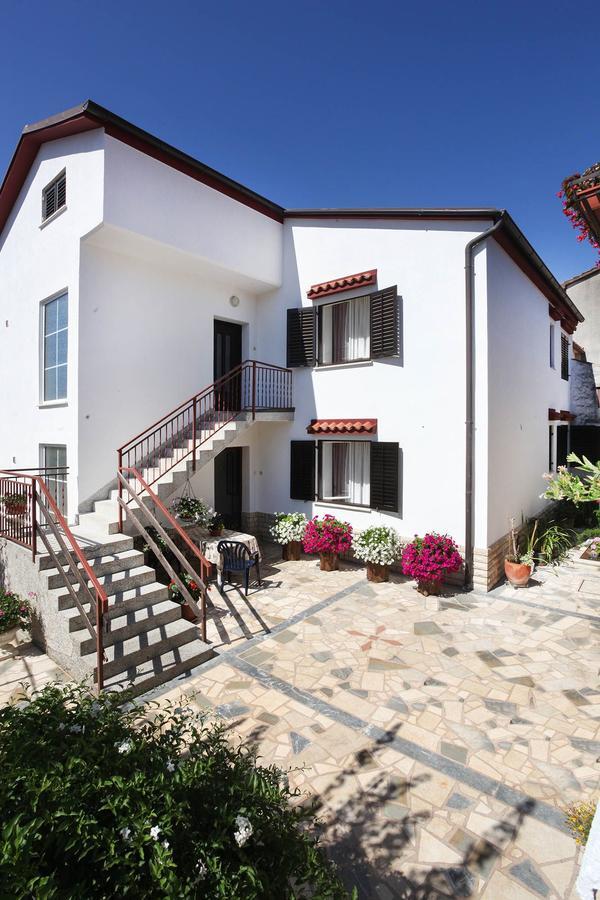 Apartments Patricia Banjole Exterior foto